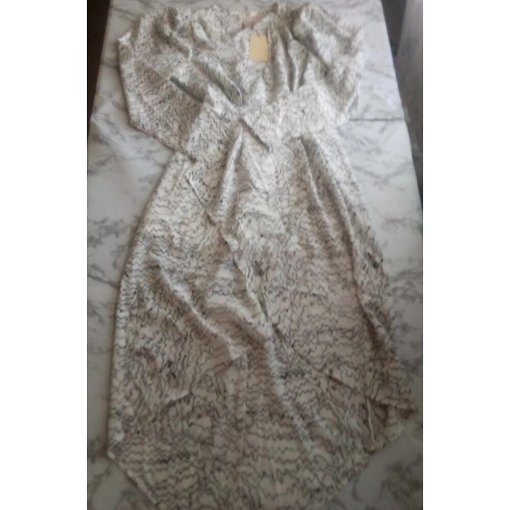 ENTRO dress size Small Abstract long puff sleeve, White And Black MIDI Dress